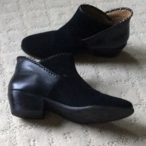 Jack Rogers black suede leather bootie sz 7